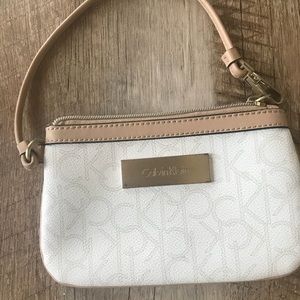 ‼️Exclusive ‼️Calvin Klein Wristlet Authentic 